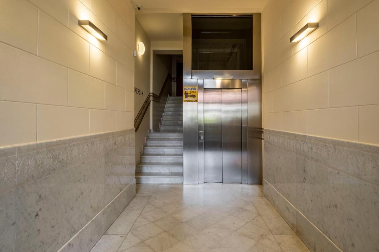 Aspasios Market Balconies Apartments Barcelona Exterior photo
