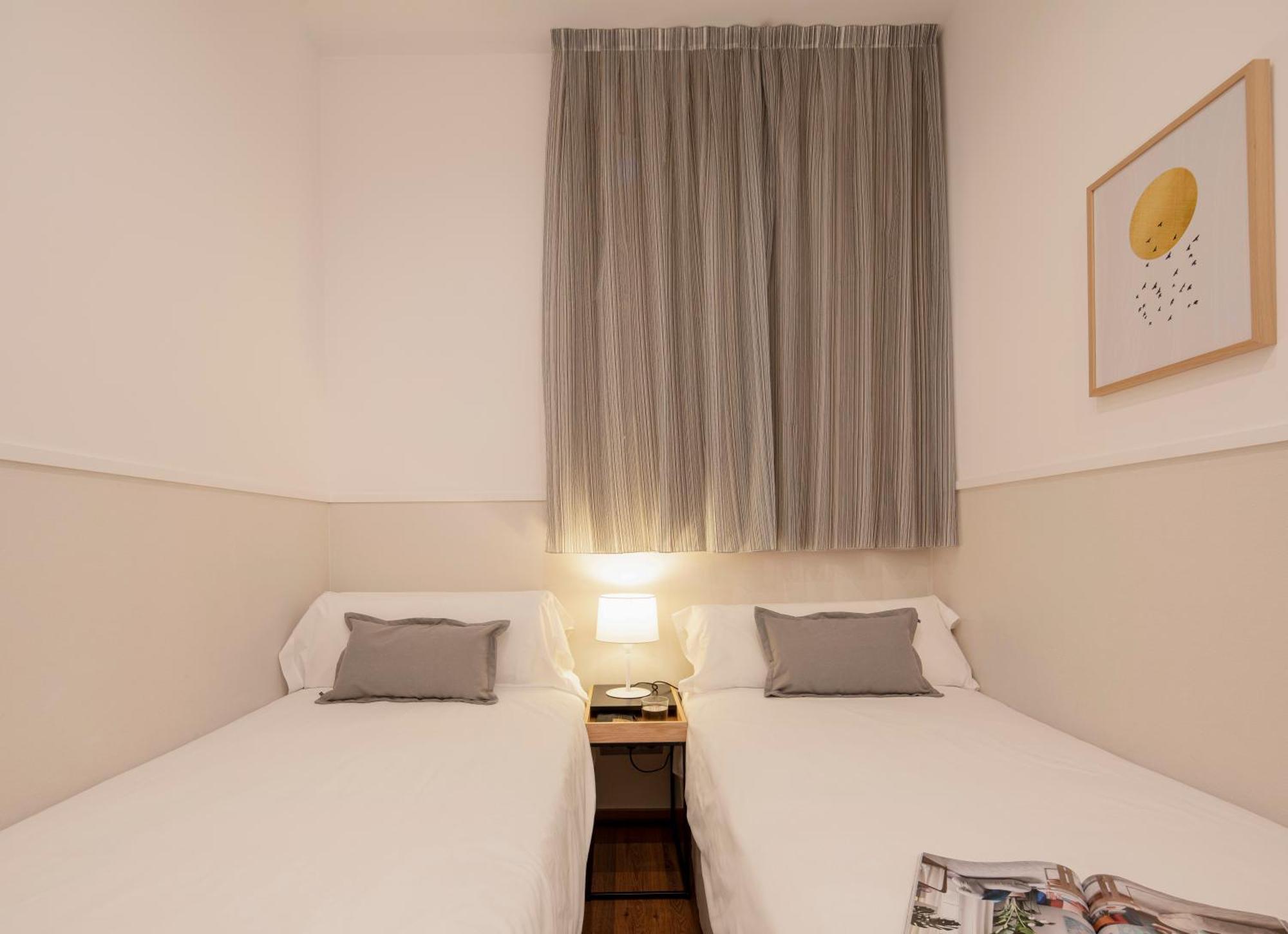 Aspasios Market Balconies Apartments Barcelona Room photo
